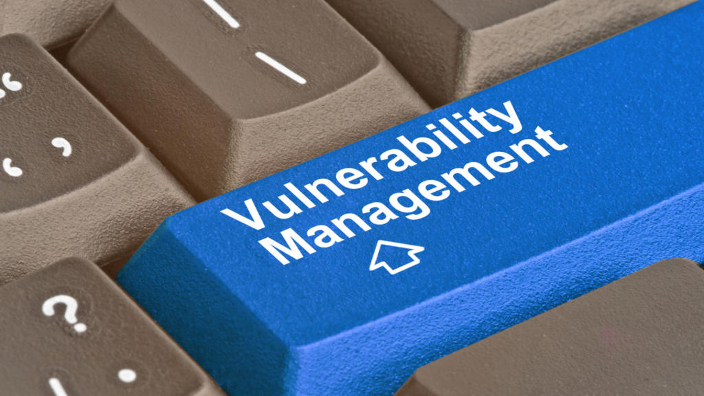 Blaue Taste auf Tastatur mit der Beschriftung Vulnerability Management